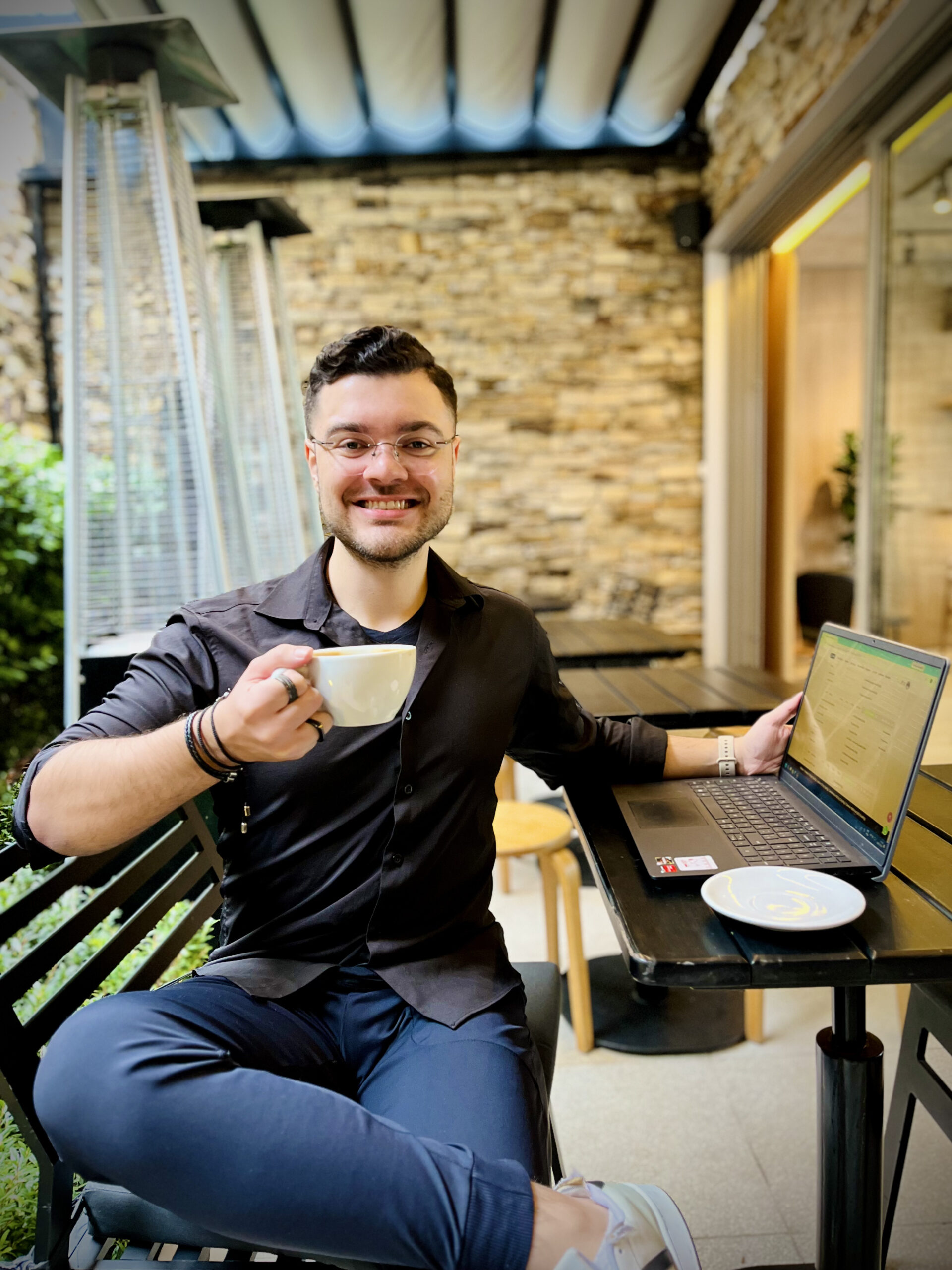 Rafael Ribeiro, nutricionista, sorrindo de jaleco